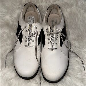 Women’s white & black golf  Shoes- Very gently worn - good condition-size 7 1/2